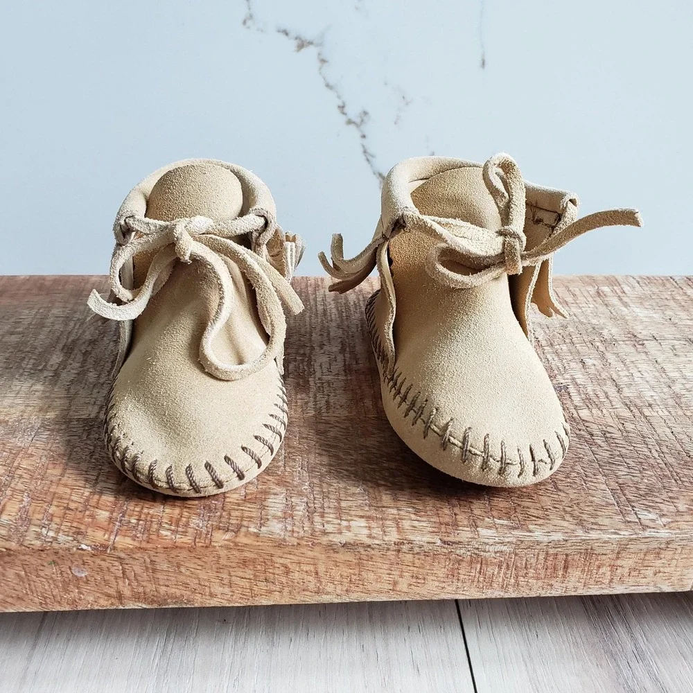 Minnetonka Moccasins Girls 4 Beige Suede Fringe Ankle Soft Sole Western